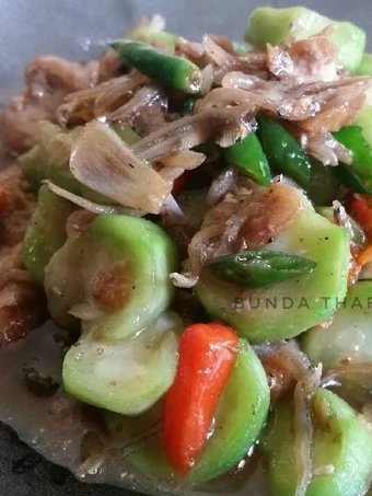 Langkah Gampang Membuat Resep Oyong cah tahu teri yang Lezat Anti Ribet, Lezat