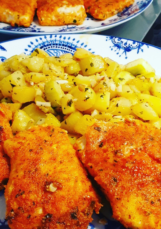 Una foto de Merluza frita en mantequilla con costra de pimentón picante
