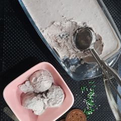 A picture of Banana Vanilla ice cream.