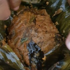 A picture of Karimeen (pearl spot) pollichathu.