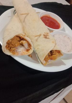 A picture of Shawarma(with white sauce).