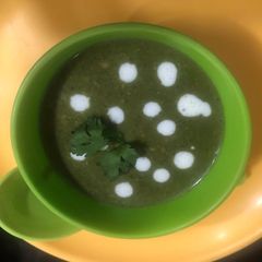 A picture of Cream of Spinach soup.