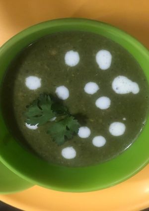 A picture of Cream of Spinach soup.