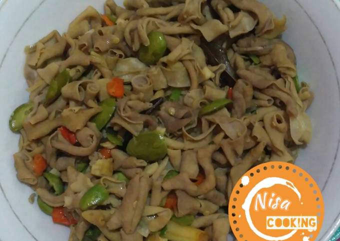 Cara Gampang Membuat 145. Tumis Pedas Usus Ayam dan Petai yang Lezat Sekali