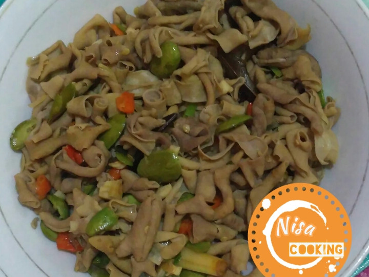 Cara Gampang Membuat 145. Tumis Pedas Usus Ayam dan Petai yang Lezat Sekali