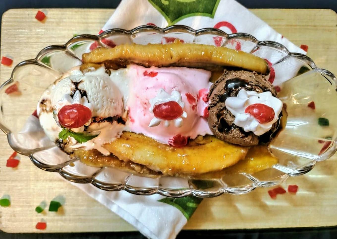 Caramalized banana split sundae