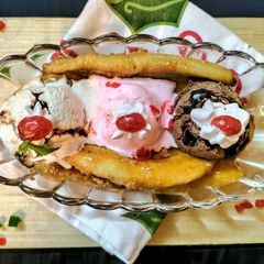 A picture of Caramalized banana split sundae.