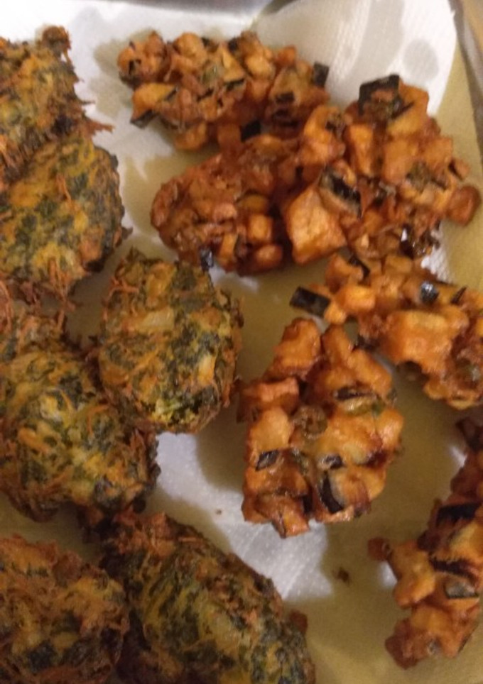 Una foto de Buñuelos de berenjenas y acelga ambos con harina de garbanzos