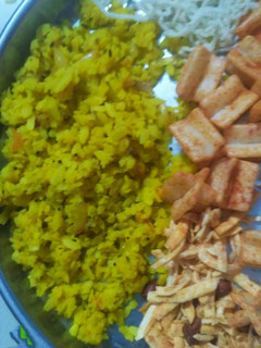બટાકા પૌવા (Bataka Poha Recipe In Gujarati) રેસીપી મુખ્ય ફોટો