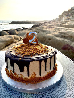 Una foto de Tarta con crema de Lotus y cobertura de chocolate negro para Aníbal 🎂 (2A)
