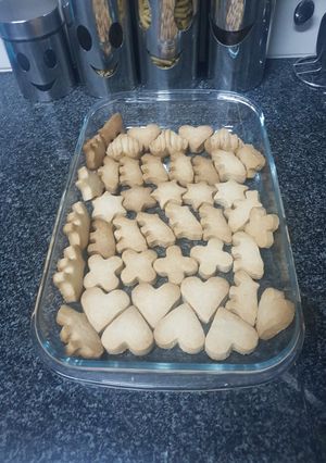 A picture of 3 Ingredients biscuits.