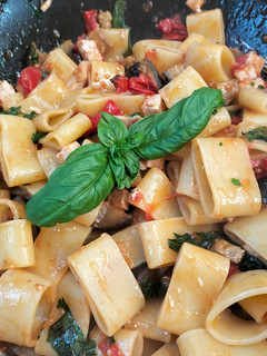 Foto di Paccheri con melanzane pomodorini e pesce spada