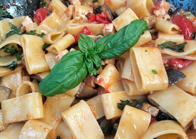 Paccheri con melanzane pomodorini e pesce spada