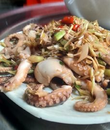 bạch tuộc xào sả ớt