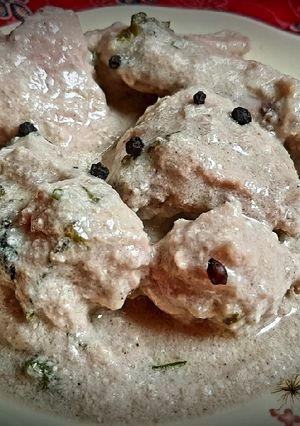 A picture of Chicken Rezala.