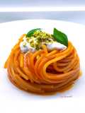 Spaghetto con salsa di datterini, e burrata con pistacchi