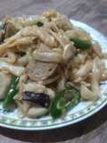 Kwetiaw Goreng Baso-Jamur
