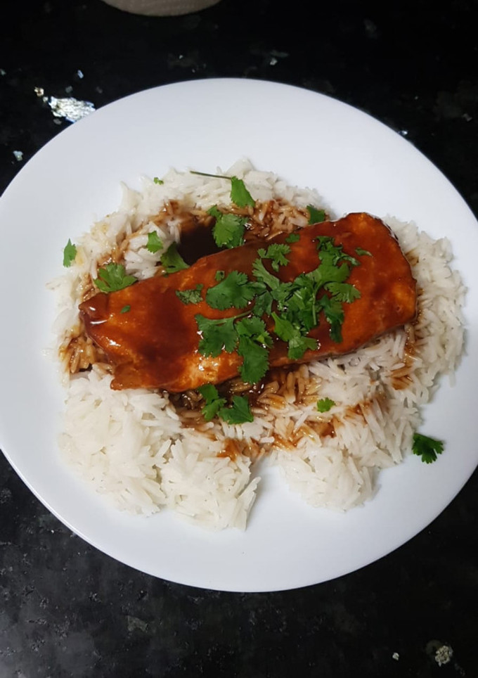 Una foto de Salmón con glaseado de miso