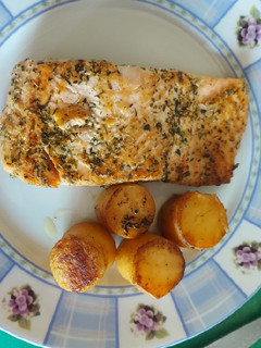 Una foto de Salmón con patatas foundant