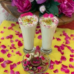 A picture of Dry Fruit Milk 🥛 Shake.