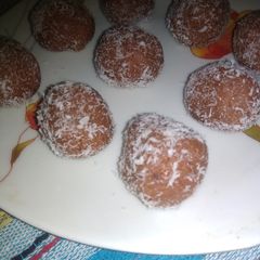 A picture of Marie biscuits ladoo.