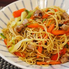 A picture of Japanese Pork Yakisoba (豚肉焼きそばの作り方).