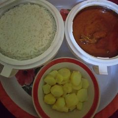 A picture of Rice with aresh & stew.