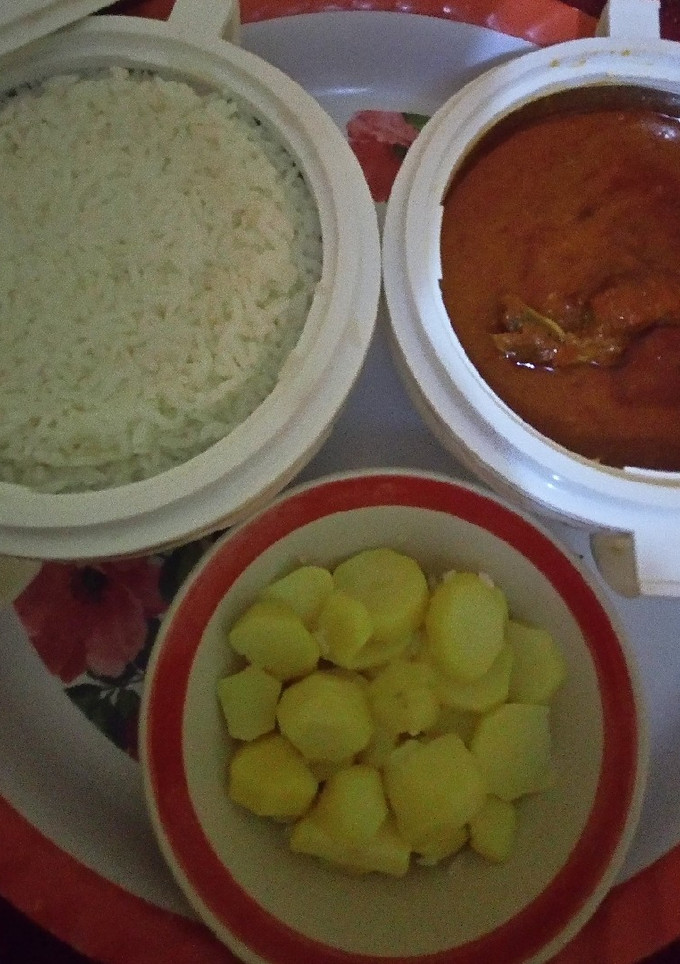 A picture of Rice with aresh & stew.