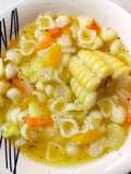 Sopa de carne con fideos