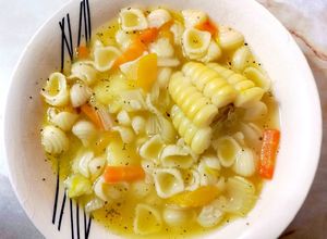 Una foto de Sopa de carne con fideos