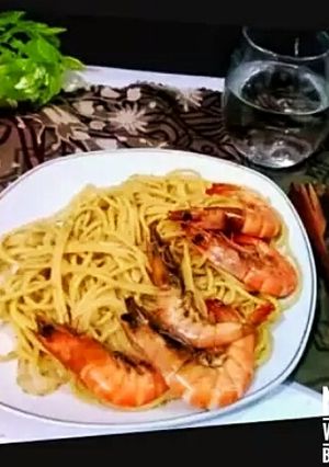 Foto resep Noodle With Garlic Butter Prawn