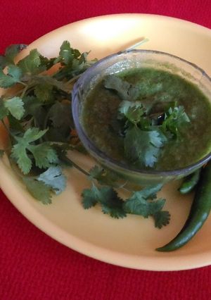 A picture of Amla and coriander leaves chutney.