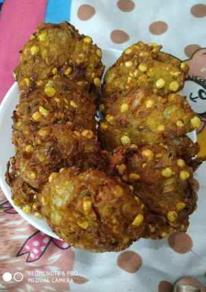 चने की दाल और प्याज़ की पकौड़ा (Chane ki dal aur Pyaz ki pakoda recipe in hindi) रेसिपी मुख्य फोटो