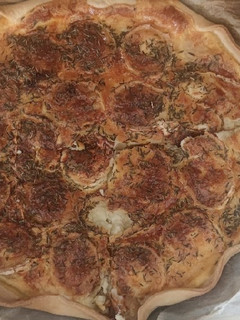 Une photo de Quiche chèvre oignons et miel 🍯