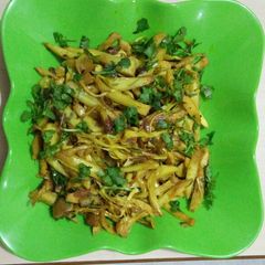 A picture of Jackfruit fried in Onion.