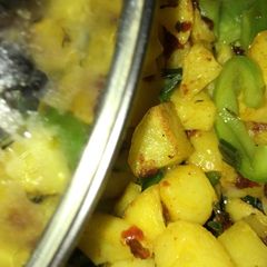 Spicy potatoes (Batata harra) A picture of Spicy potatoes (Batata harra).