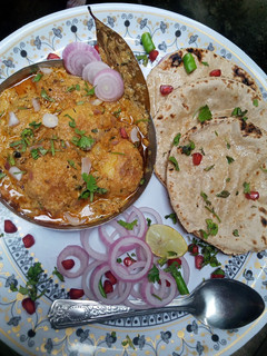 कश्मीरी दम आलू (kashmiri Dum aloo recipe in Hindi) रेसिपी मुख्य फोटो