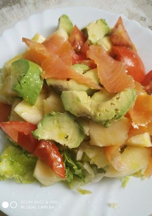 Una foto de Ensalada con salmón