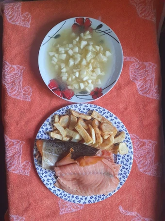 Easy Steps to Prepare Smoked Salmon and chips with Apple Sauce the Can Spoil the Tongue Delicious
