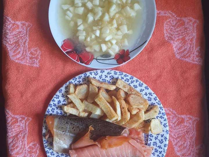 Easy Steps to Prepare Smoked Salmon and chips with Apple Sauce the Can Spoil the Tongue Delicious