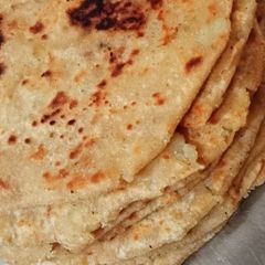 A picture of Pototoes Paratha.
