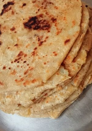 A picture of Pototoes Paratha.