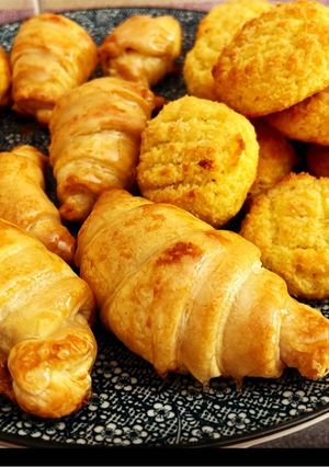 Foto principal de Mini croissants de mantequilla sin lactosa y coquitos caseros