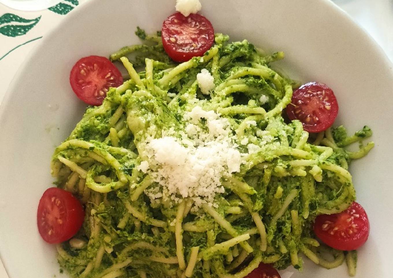 Spaghetti con salsa de acelgas