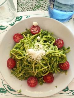 Una foto de Spaghetti con salsa de acelgas