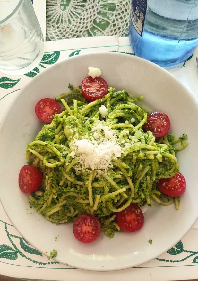 Una foto de Spaghetti con salsa de acelgas