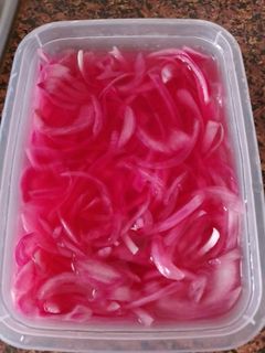 Una foto de Cebolla roja Encurtida