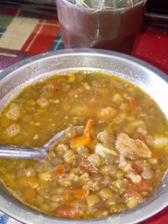 Una foto de Lentejas con chicharrones de marrano