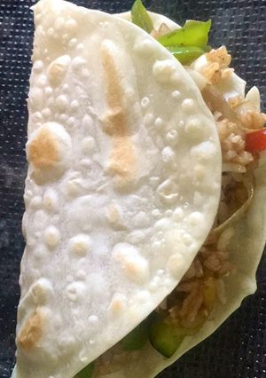 Una foto de Tacos de verduras y arroz