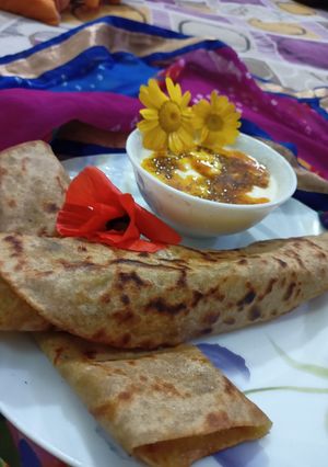 A picture of Paper aloo paratha.
